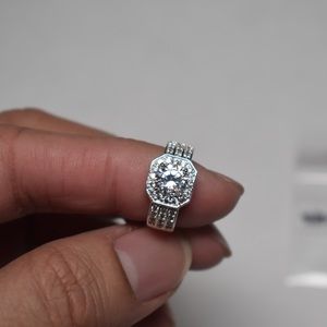 💍 Silver CZ Ring Size 5.5